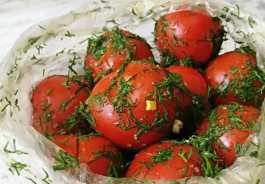 Незабываемый вкус: как сделать малосольные помидоры в домашних условиях