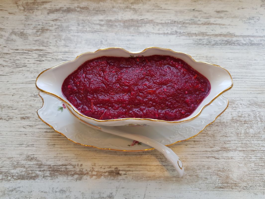 Свекольно-клюквенный соус: яркий акцент на праздничном столе