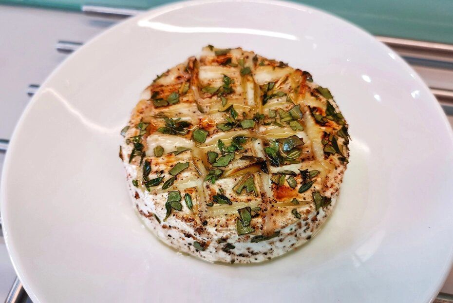 Запеченный сыр бри: насладитесь уютом с этим роскошным угощением