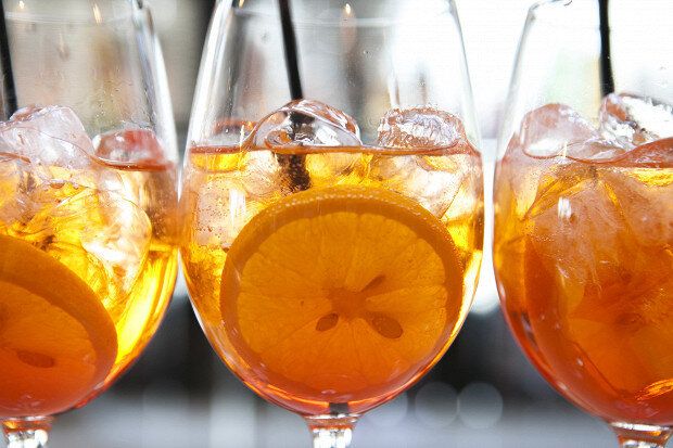 Летние коктейльные тренды: что в моде этим летом