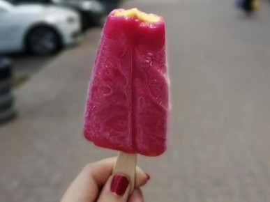 Аллергия на десерты: в мороженом нашли стекло