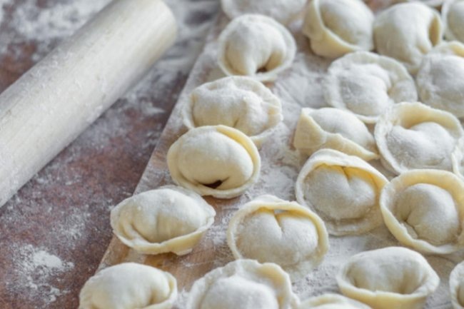 Идеальное тесто для пельменей: секрет простоты и уюта на кухне