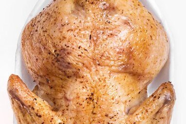 Нежная курица с купатами и яблоками: высший пилотаж кулинарии