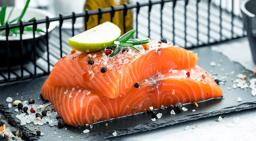 Как правильно засолить красную рыбу: полезные советы и рецепты