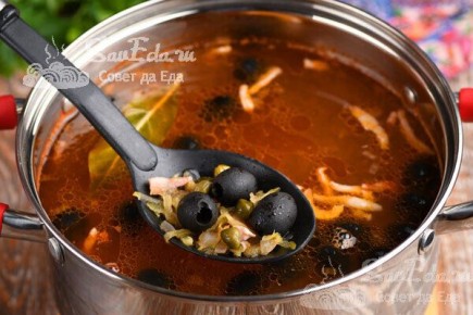 Солянка для каждого: два ярких рецепта на любой вкус