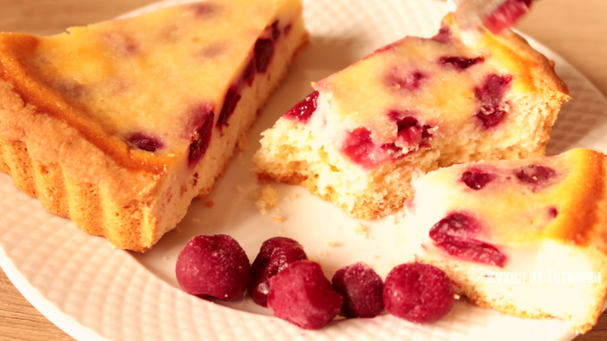 Пирог со сметанной заливкой с вишней: простое удовольствие в любую погоду