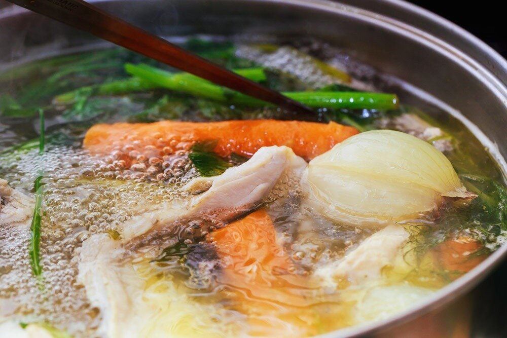 Как сделать идеальный бульон: основные ошибки и советы шеф-поваров