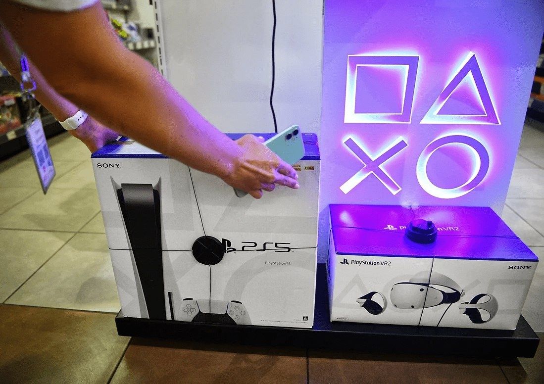 �������