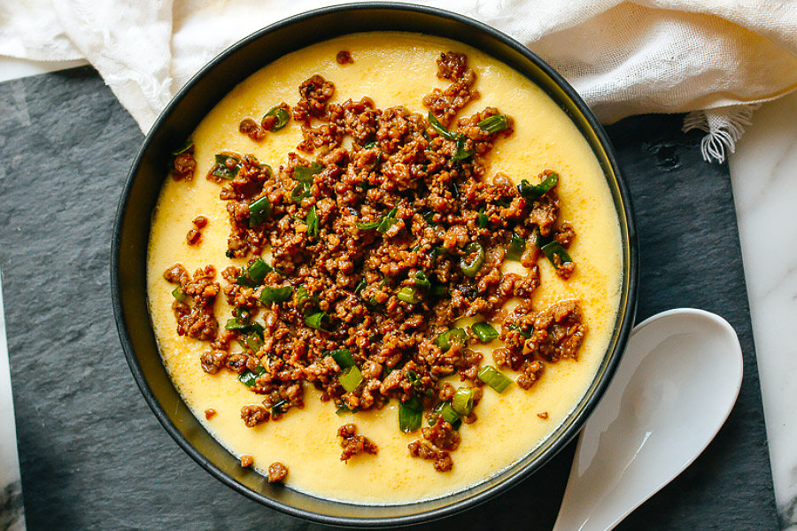 Ароматные яйца на пару с хрустящей свининой для уютного ужина