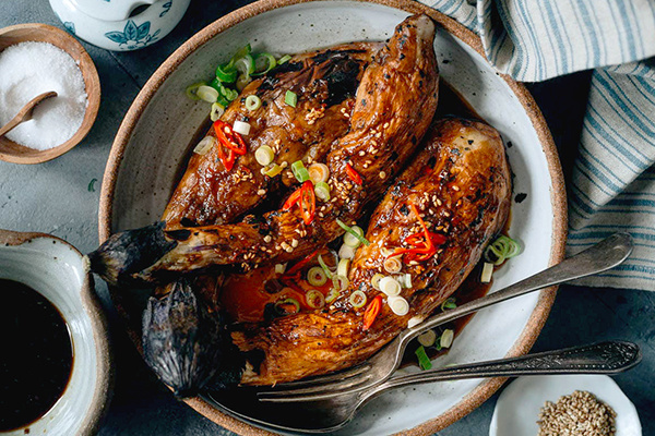 Запеченный баклажан с ароматным соусом: быстро и вкусно