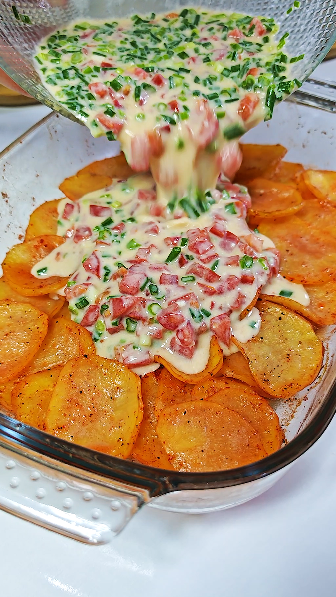 Вдыхая аромат: картошка с заливкой, которую вы захотите готовить ежедневно