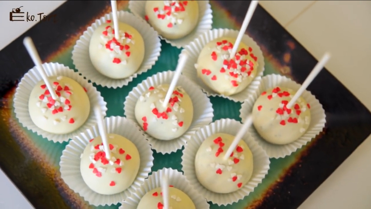 Нежные десерты без угрызений совести: готовим кейк попсы и "Картошку"