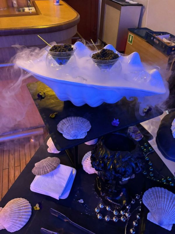���� �� ���������: ����� ������� ������� � Caviar Bar