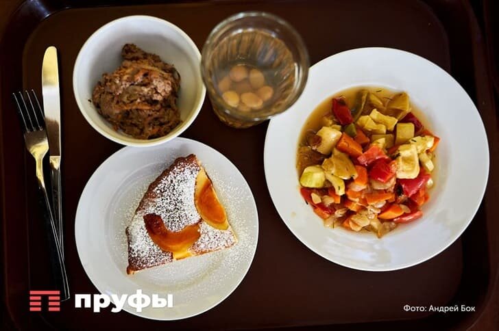 Матовая или блестящая: как правильно использовать пергамент на противне