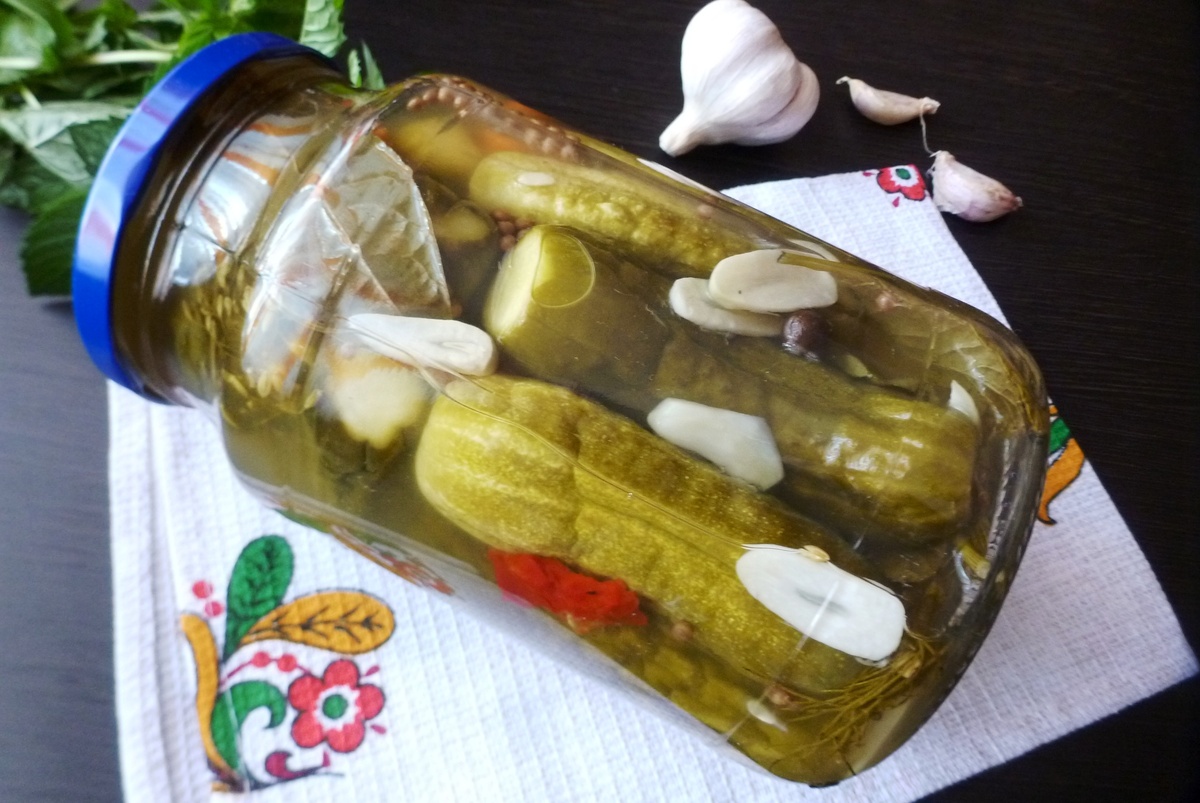 Как быстро приготовить оригинальные маринованные огурцы с медом