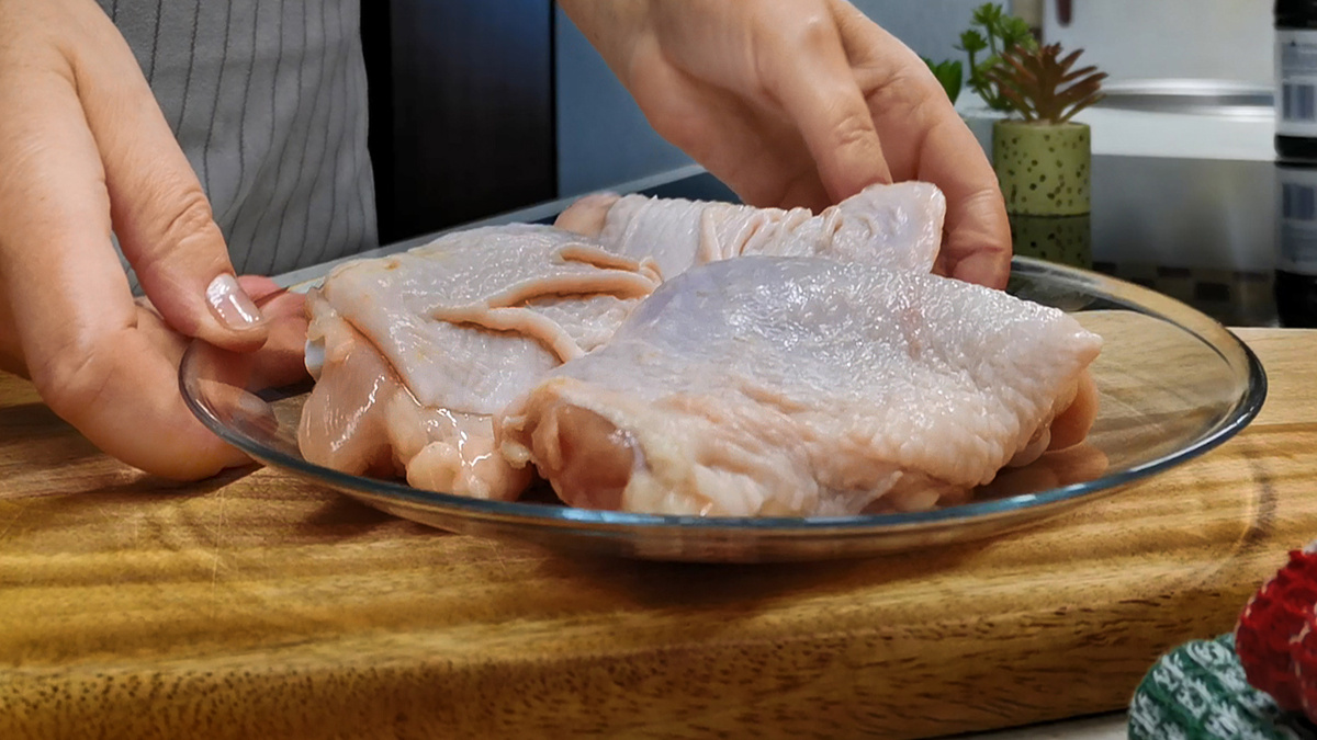 Сочный куриный шницель по-китайски: необычный рецепт от повара