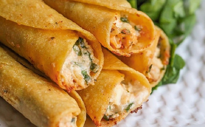 Неожиданная закуска: рулетики из лаваша с сыром за считанные минуты