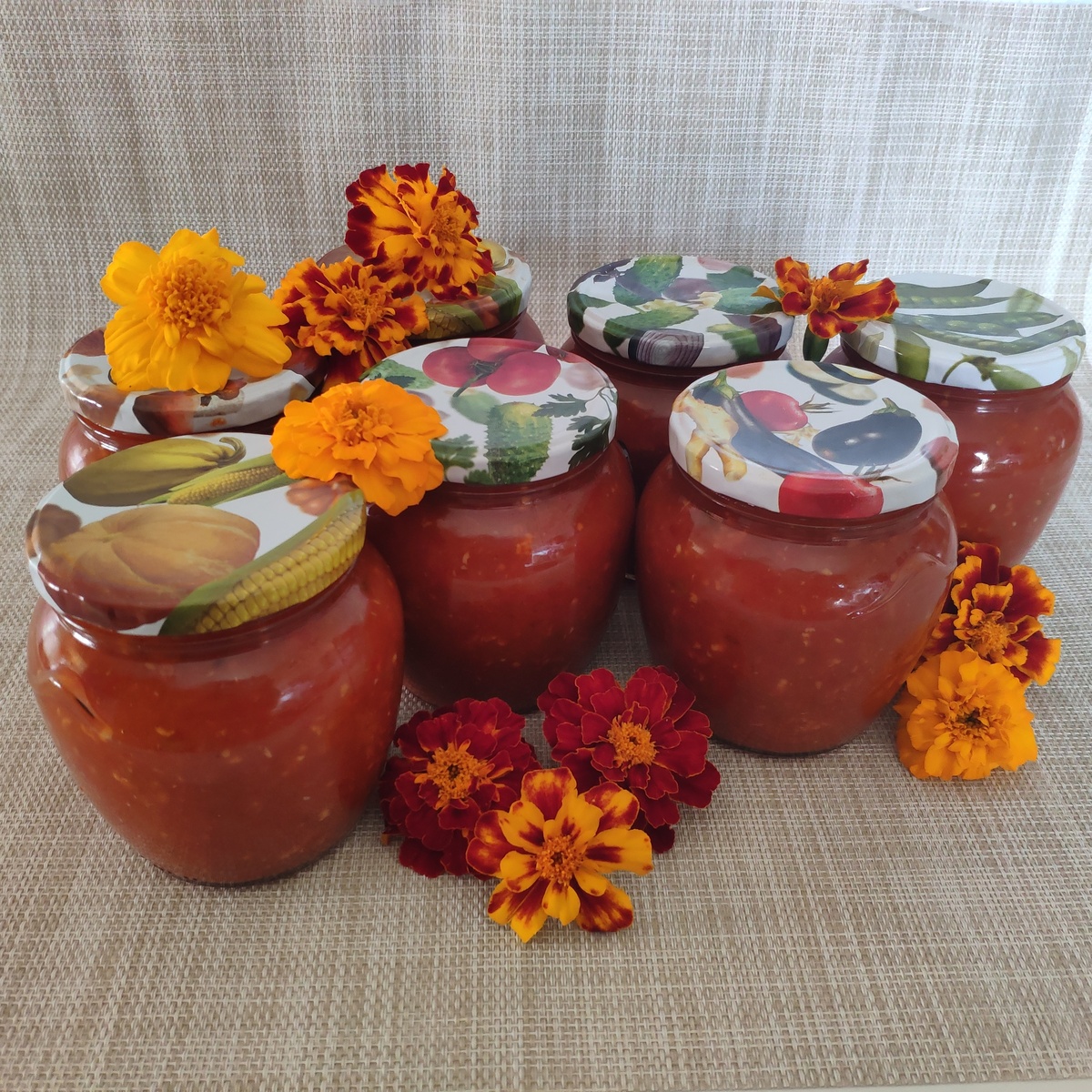 Вкусная аджика на зиму: секреты приготовления с красным перцем