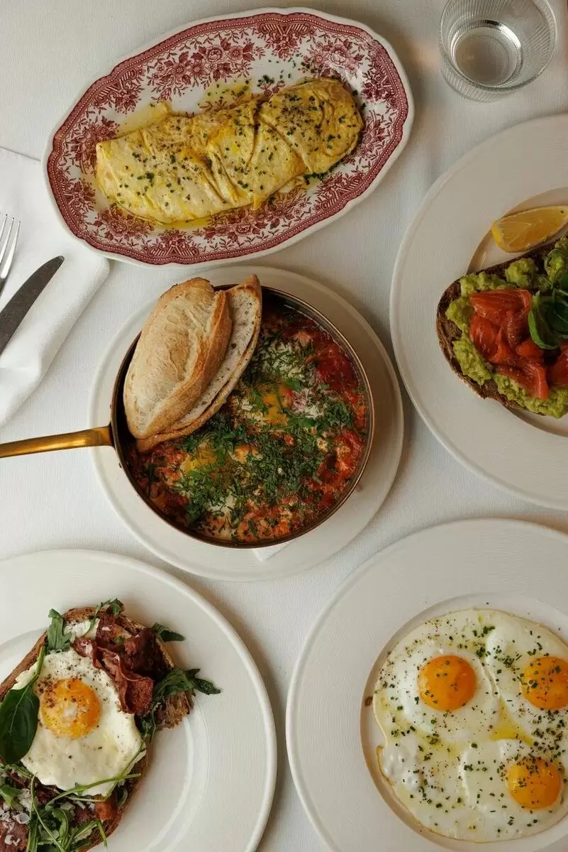 Латерни Парижа: Поздние завтраки в L’Atelier Petrovka