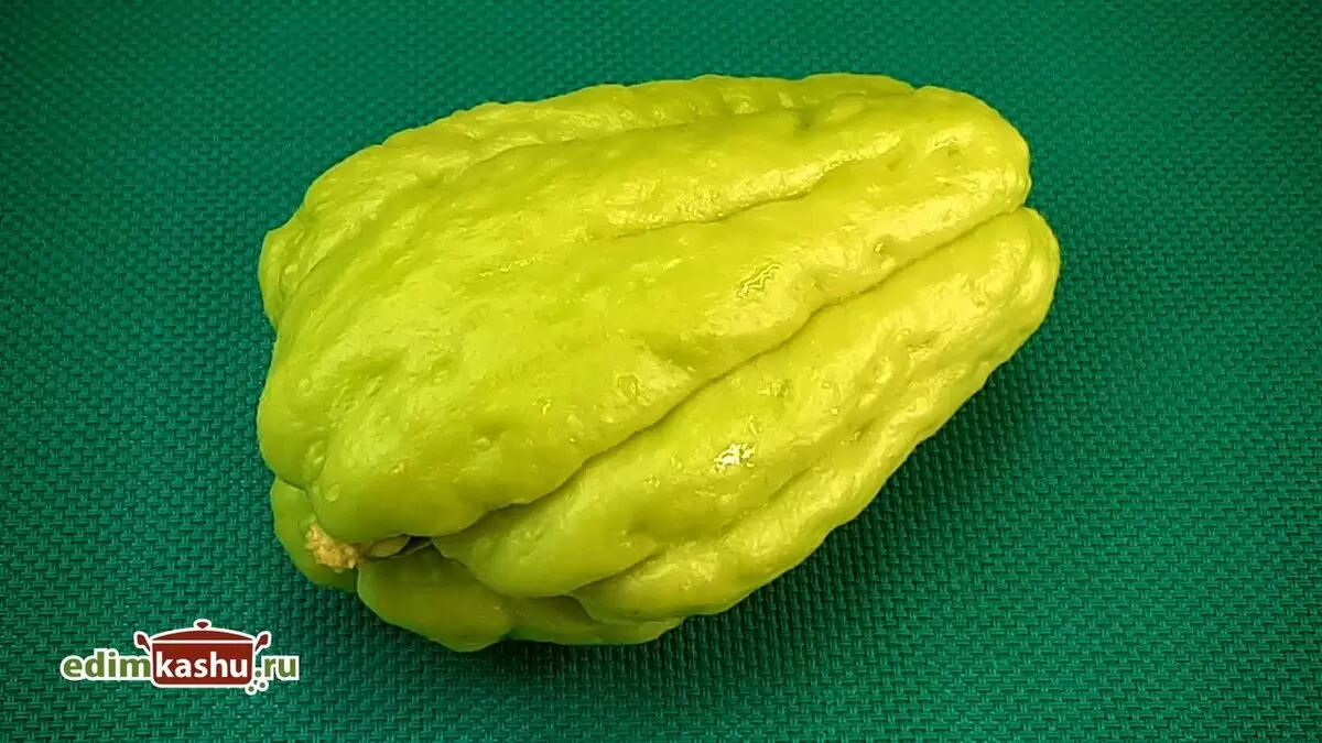 Салат с чайотом: свежий взгляд на привычные ингредиенты