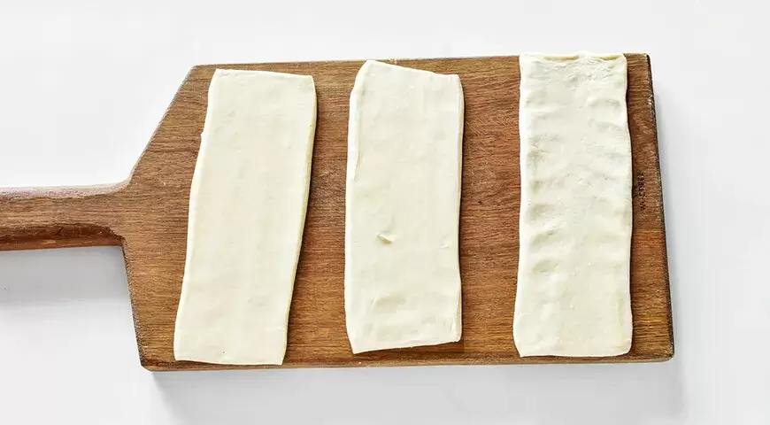 Клубничные слойки: простое и вкусное угощение на любой праздник