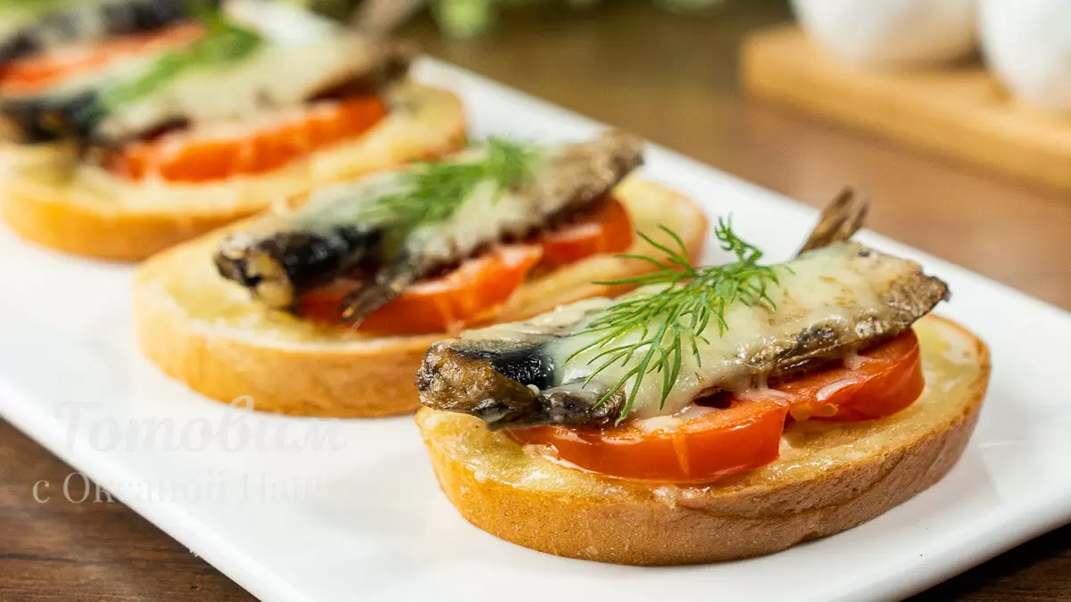 Вкусные бутерброды со шпротами: легко, быстро и эффектно