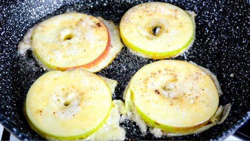 Яблочные пончики: простой и вкусный десерт к чаю