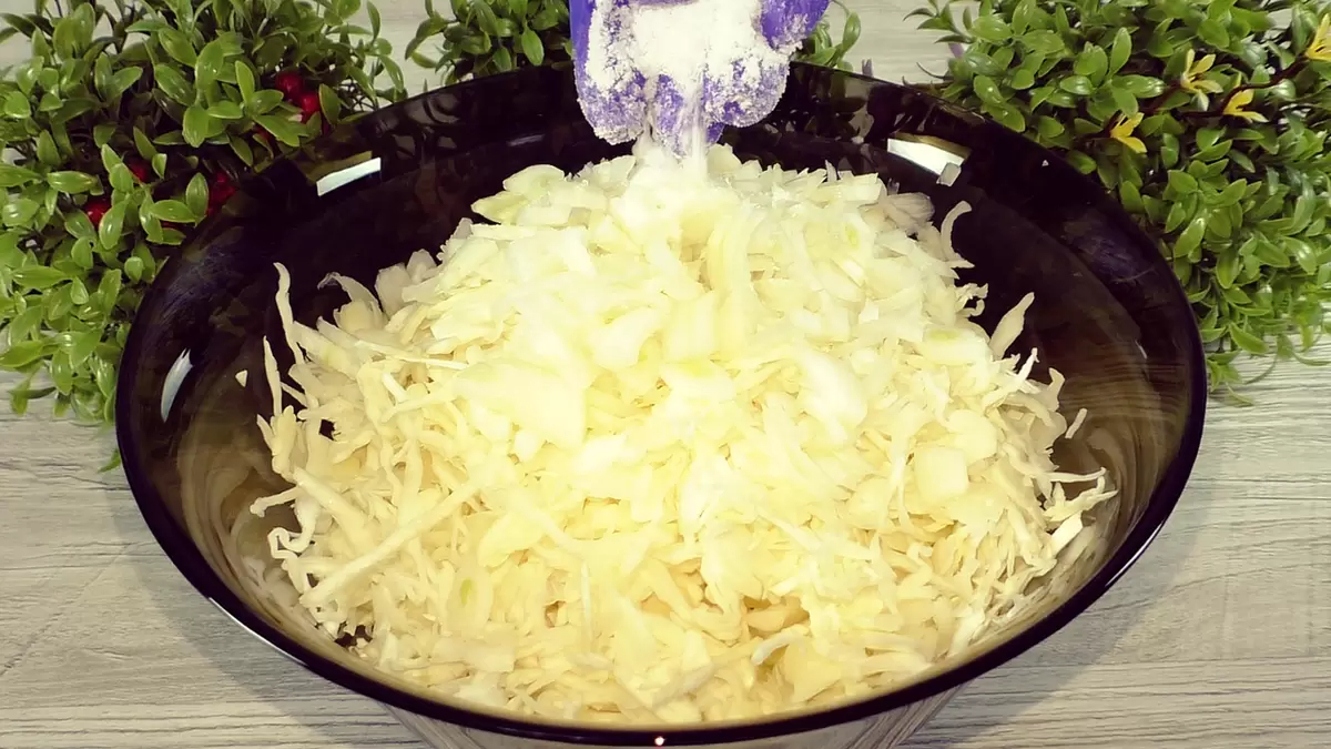 Нежная капустная запеканка на сковороде: быстро и вкусно для всей семьи