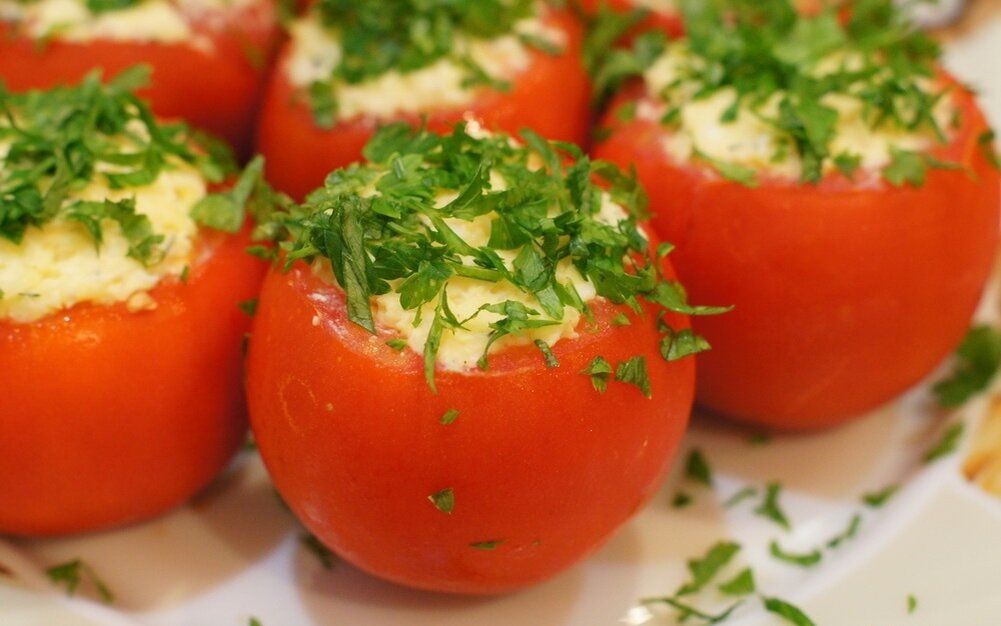 Закусочные помидоры с рыбным кремом: простой и вкусный рецепт