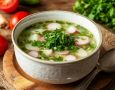 Как правильно выбрать продукты для окрошки и сохранить её свежесть