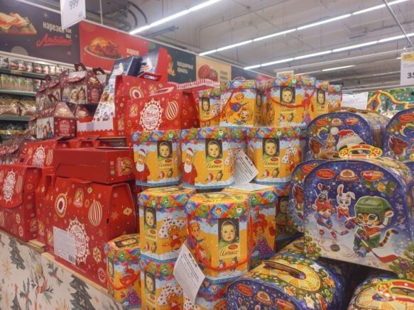 Как выбрать идеальный новогодний сладкий подарок для ребенка: советы и секреты