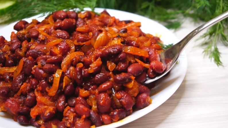 Вкусная фасоль в томатном соусе: экономный и сытный рецепт